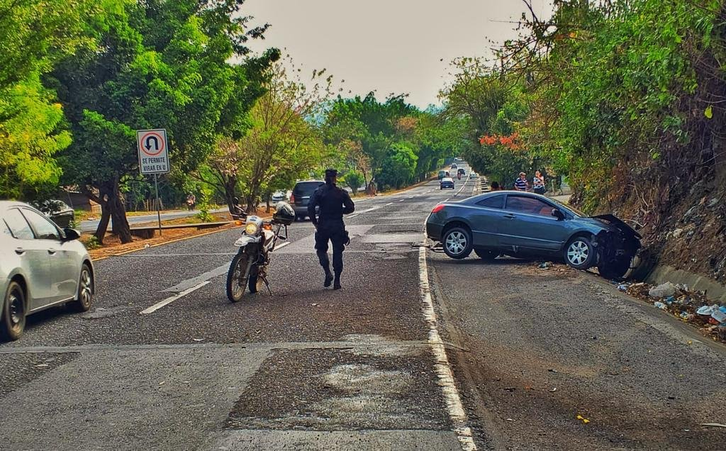 Conductor pierde el control y vuelca en carretera Panamericana - El Blog